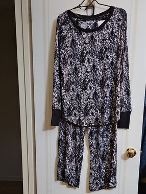 Rene Rofe Black & White Printed Long Sleeve Pajama Set, Size Lagre, NWT